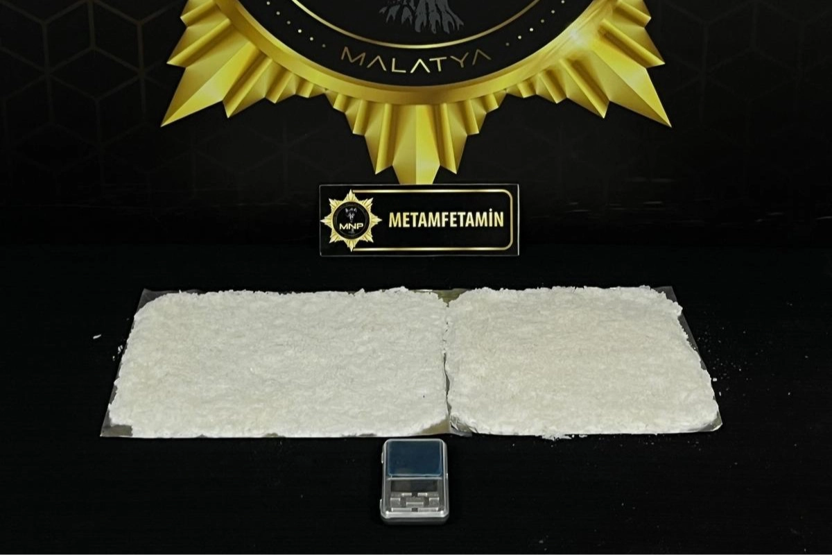 Malatya'da 900 gram metamfetamin ele geçirildi: 1 kişi tutuklandı Malatya'da 900 gram metamfetamin ele geçirildi: 1 kişi tutuklandı