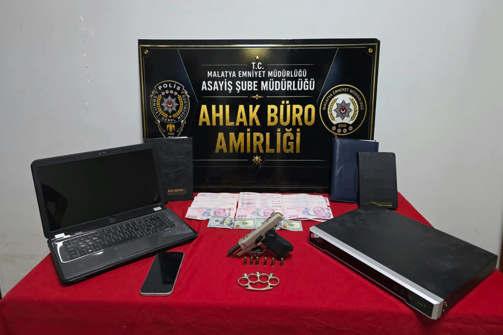 Malatya'da fuhuş operasyonu: 12 kadın kurtarıldı Malatya'da fuhuş operasyonu: 12 kadın kurtarıldı