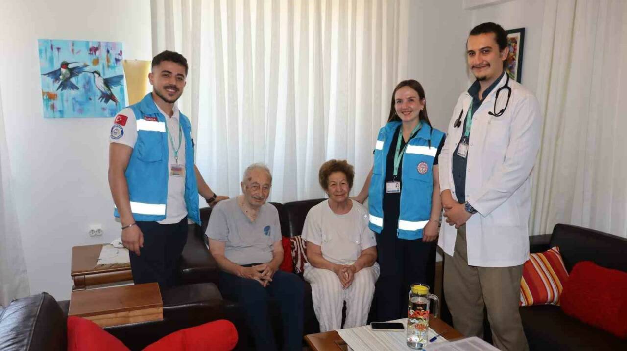 Evde sağlık hizmetleri: Bursa'da 2 bin 700 hasta destek alıyor Evde sağlık hizmetleri: Bursa'da 2 bin 700 hasta destek alıyor
