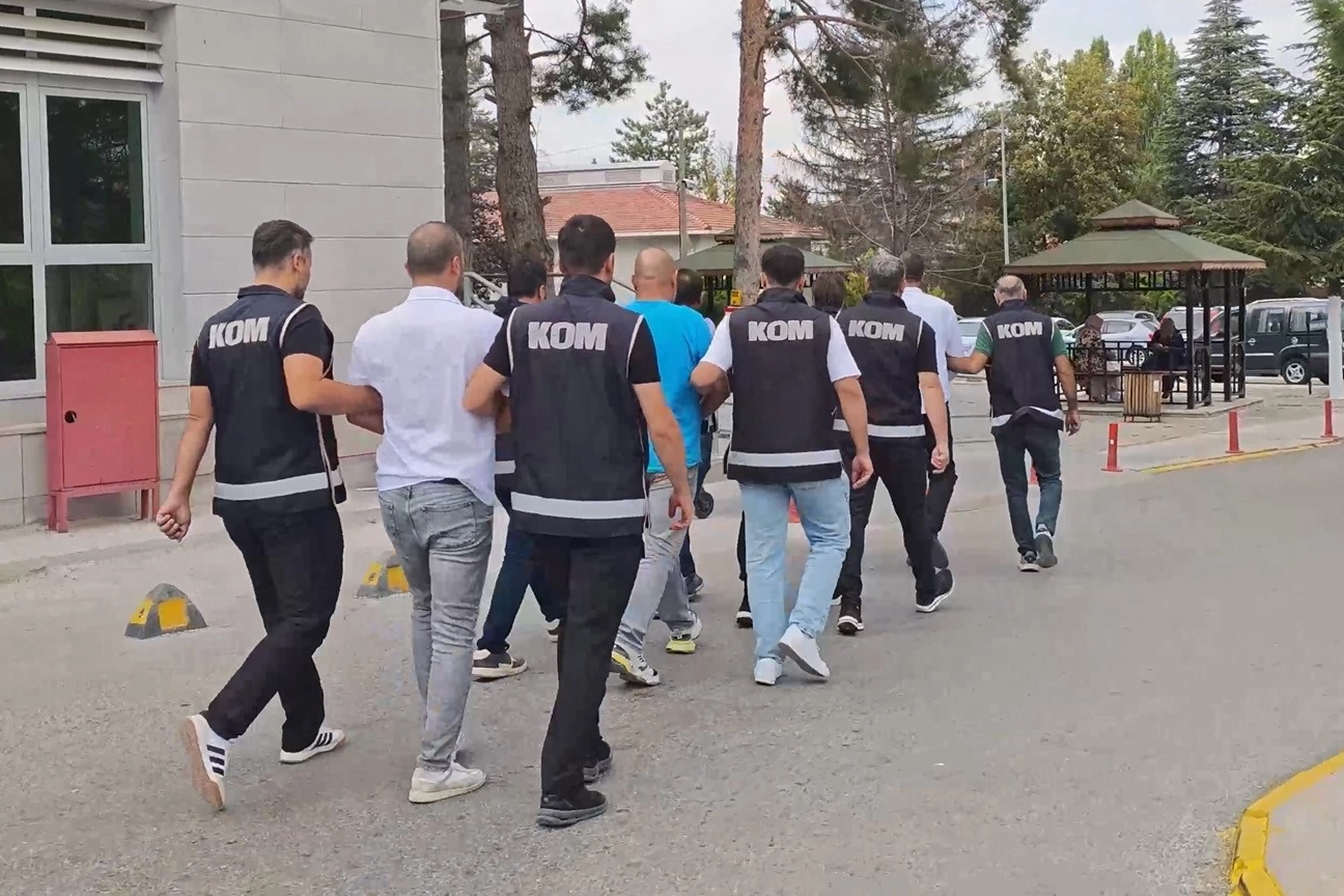 Kırşehir'de gasp suçlaması: 4 şüpheli tutuklandı Kırşehir'de gasp suçlaması: 4 şüpheli tutuklandı