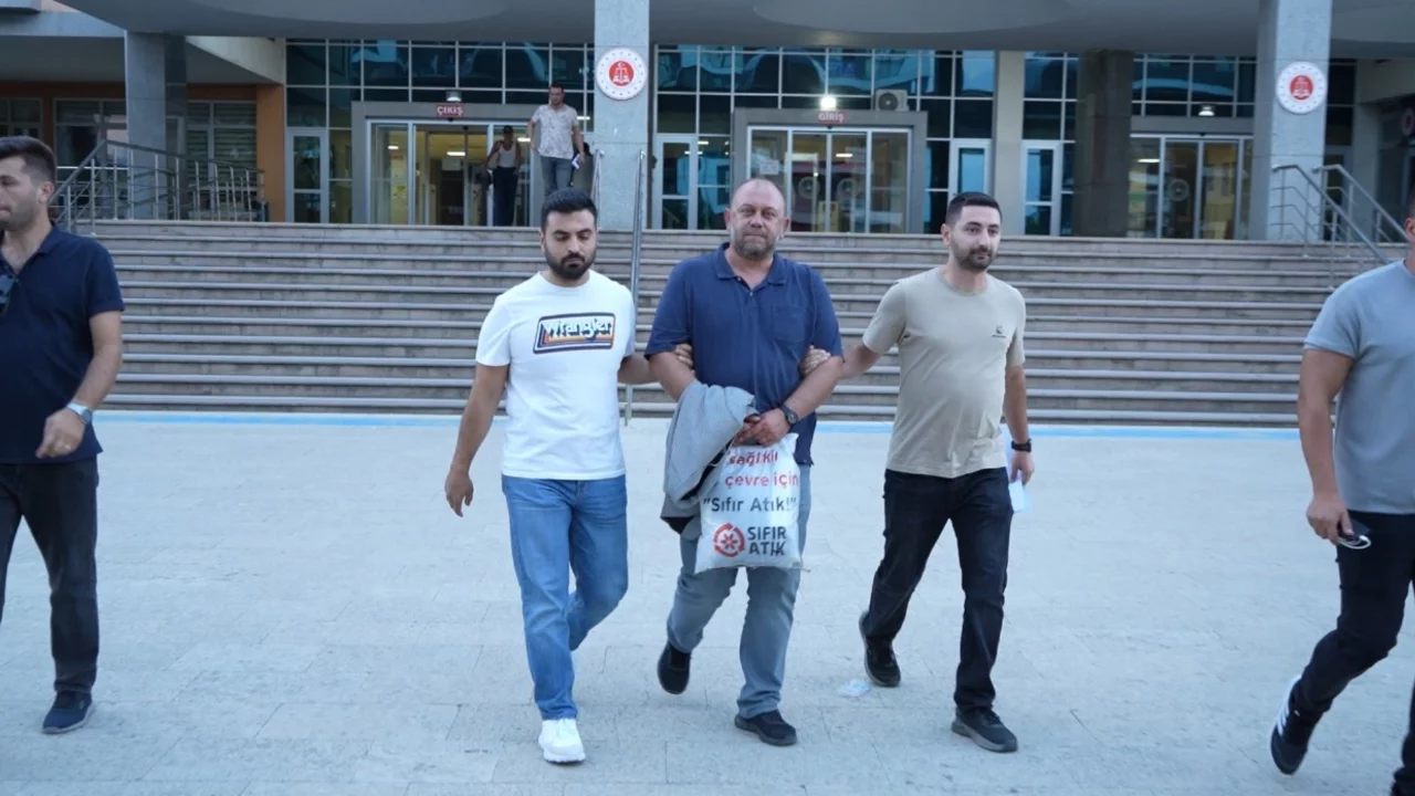 Edirne'de 200 bin Euro rüşvet iddiasıyla belediye meclis üyesi tutuklandı Edirne'de 200 bin Euro rüşvet iddiasıyla belediye meclis üyesi tutuklandı