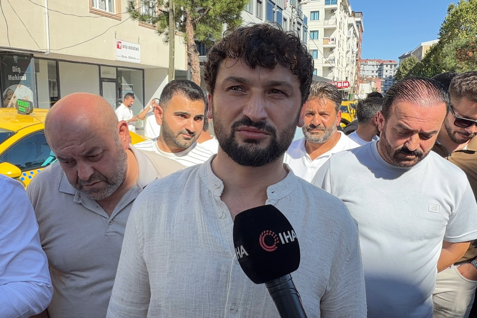 İstanbul'da korsan taksi yüzünden bıçaklı kavga: 2 yaralı İstanbul'da korsan taksi yüzünden bıçaklı kavga: 2 yaralı