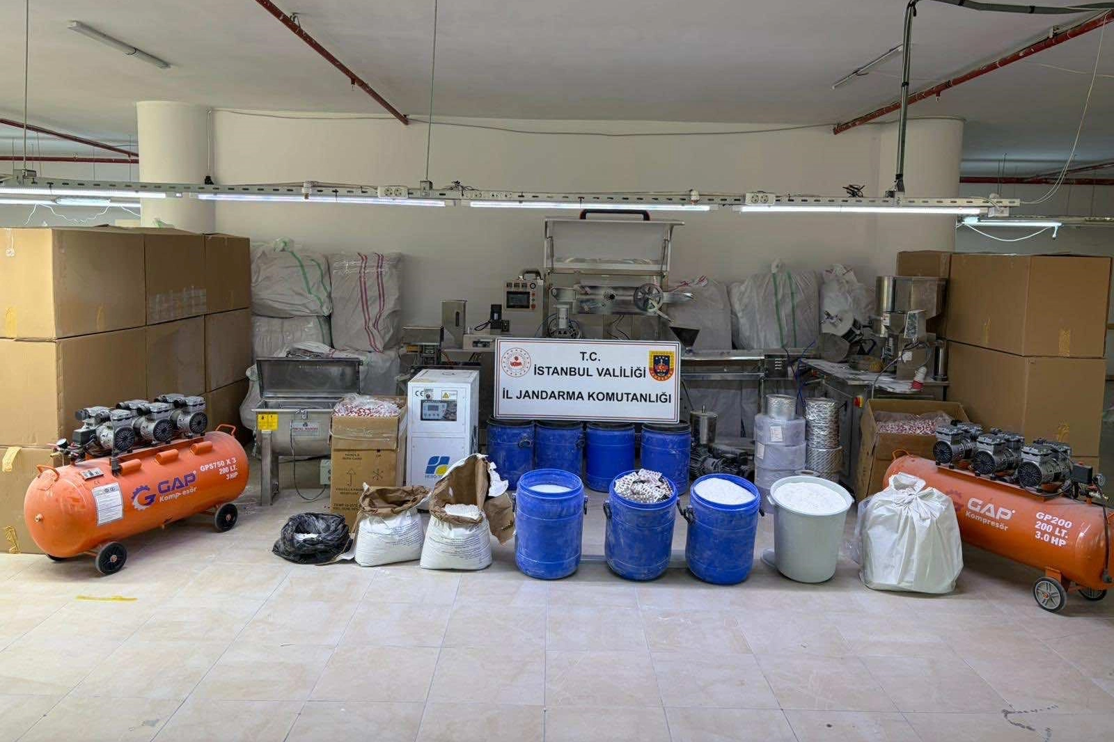 Çatalca'da uyuşturucu imalathanesine operasyon: 1,5 milyon hap ele geçirildi Çatalca'da uyuşturucu imalathanesine operasyon: 1,5 milyon hap ele geçirildi