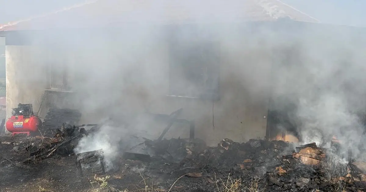 Manisa Kula'daki ev yangını, itfaiyenin hızlı müdahalesiyle kontrol altına alındı