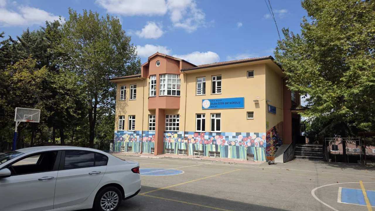 Veliler, Dilek Özer Ortaokulu'nda güvenli eğitim ortamı istiyor