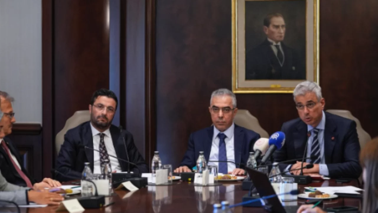 Bursa Milletvekili Hakan Çavuşoğlu sağlık gündemi için toplantı düzenledi