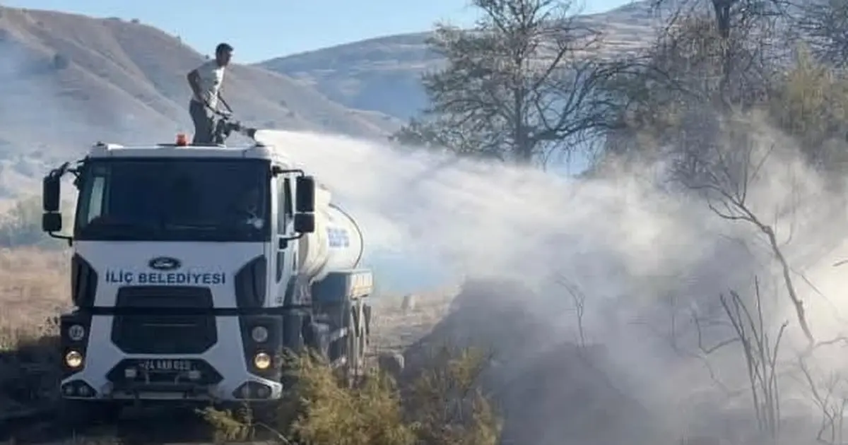 Yangın kontrol altına alındı: İliç’te tarım arazileri zarar gördü