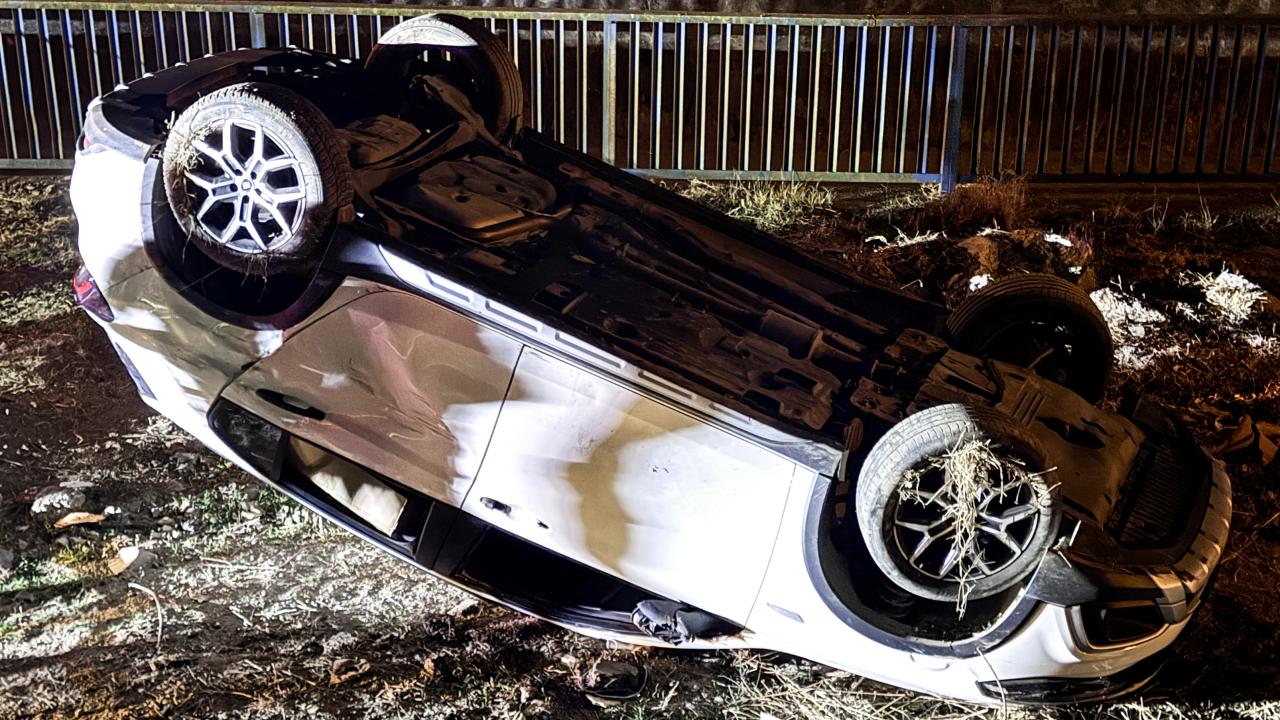Ümraniye'de şarampole devrilen otomobilin sürücüsü hayatını kaybetti