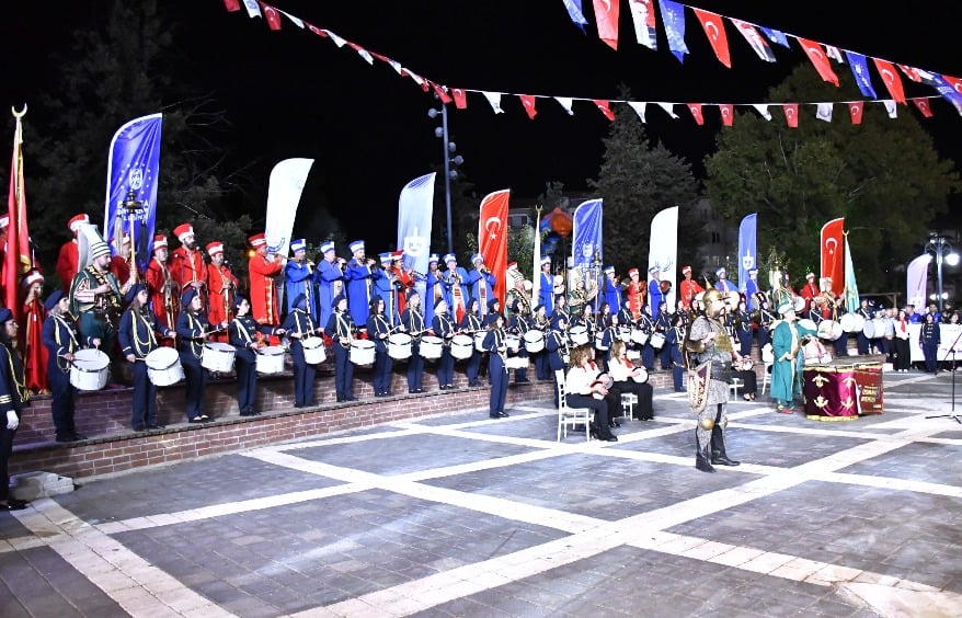 Bursa'da 11. Uluslararası Altın Biber Festivali, eğlenceli gösterilerle başladı