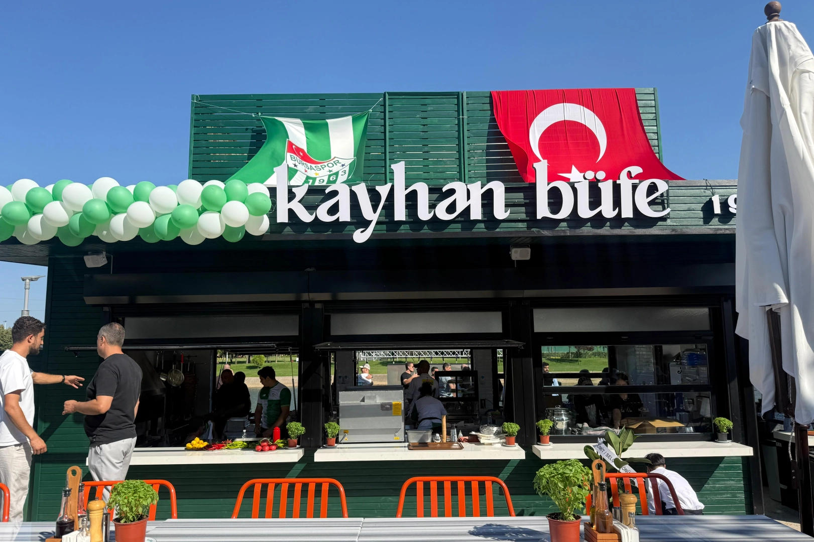 Yeni buluşma noktası: Kayhan Büfe 1977 Mihraplı Parkı'nda hizmete girdi