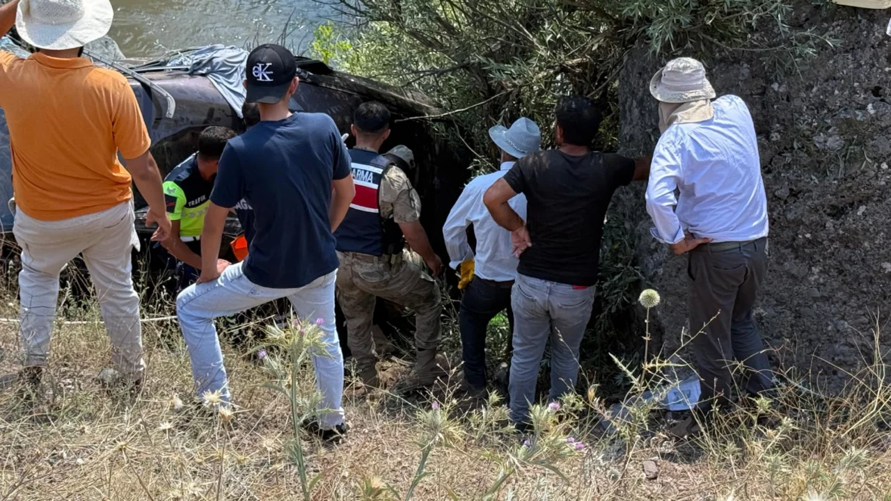 Bingöl- Erzincan yolunda feci kaza: Bir kişi hayatını kaybetti