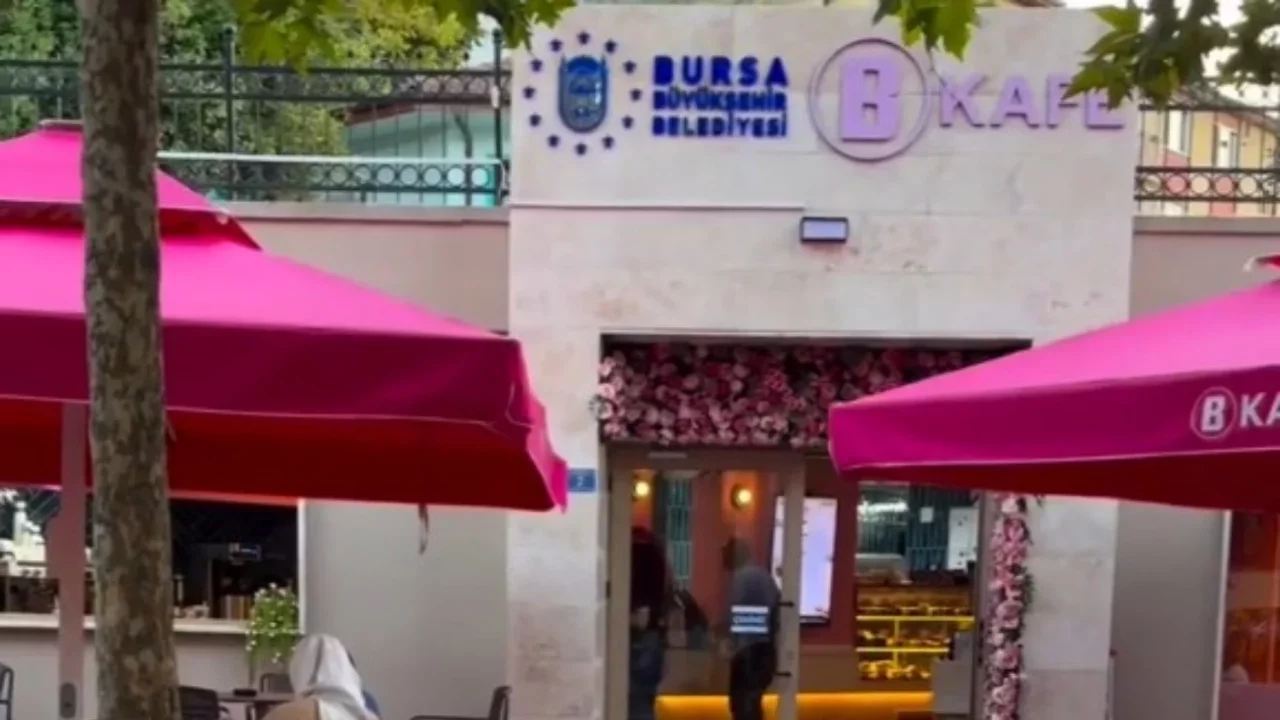 Bursa'nın B Kafe'sinde konsept değişikliği yapıldı