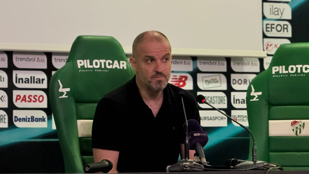 Bursaspor, İstanbulspor'u 4-0 mağlup ederek galibiyet serisini sürdürdü