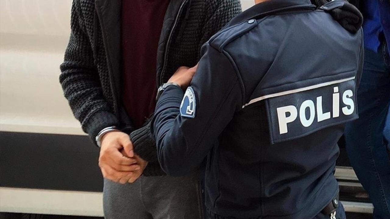Jandarma Karacabey’de uyuşturucu ile mücadele kapsamında 3 adrese baskın düzenledi