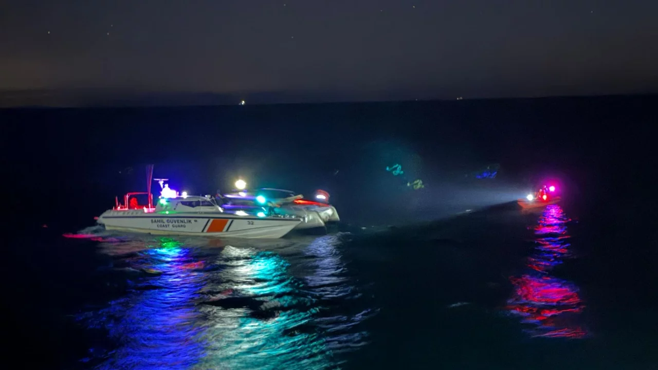 Marmaraereğlisi açıklarında motoryat yangını: 2 kişi kurtarıldı Marmaraereğlisi açıklarında motoryat yangını: 2 kişi kurtarıldı