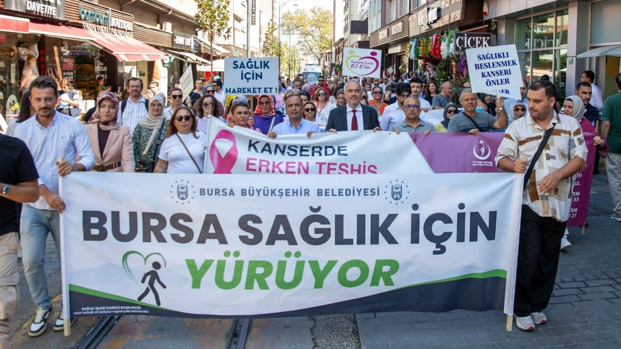 Halk Sağlığı Haftası Bursa’da başladı: Yürüyüşle açıldı