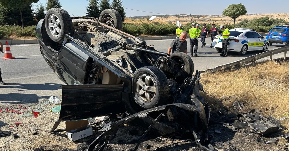 Uşak’ta otomobil takla attı: Sürücü hastanede hayatını kaybetti Uşak’ta otomobil takla attı: Sürücü hastanede hayatını kaybetti