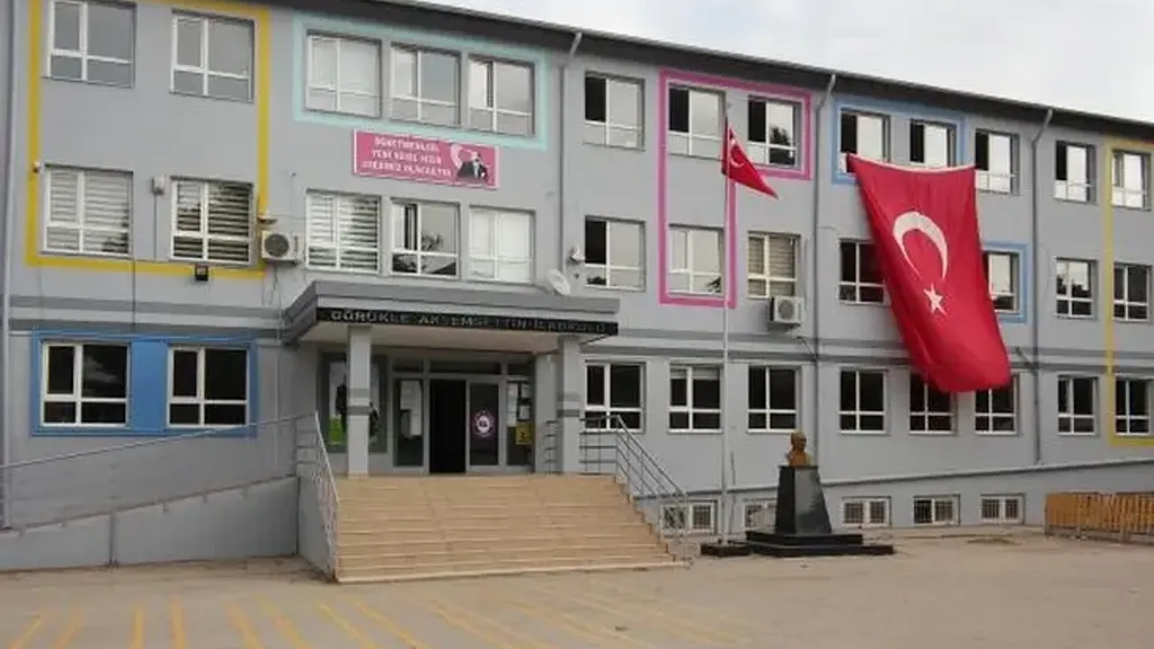 Bursa eğitim camiasında derin üzüntü: Yücel Özgür hayatını kaybetti