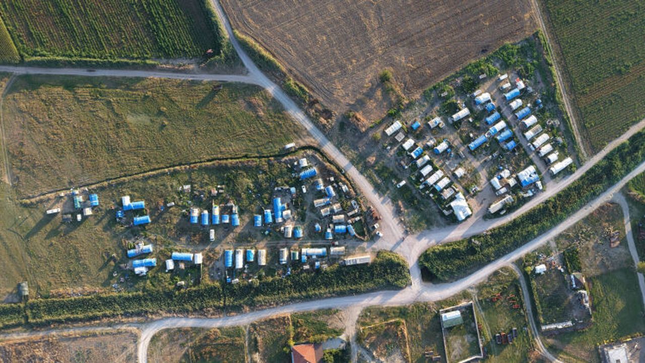 Karacabey'de mevsimlik tarım işçileri zorlu yaşam koşullarıyla mücadele ediyor