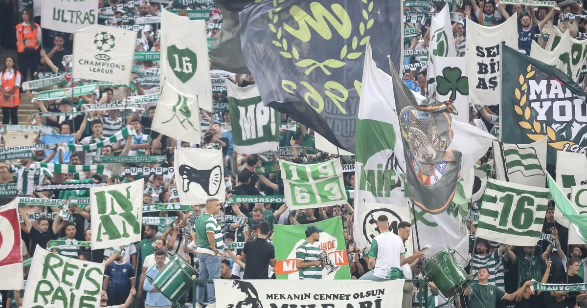 Bursaspor, İstanbulspor'u 4-0 Yenerek Taraftarını Gururlandırdı Bursaspor, İstanbulspor'u 4-0 Yenerek Taraftarını Gururlandırdı