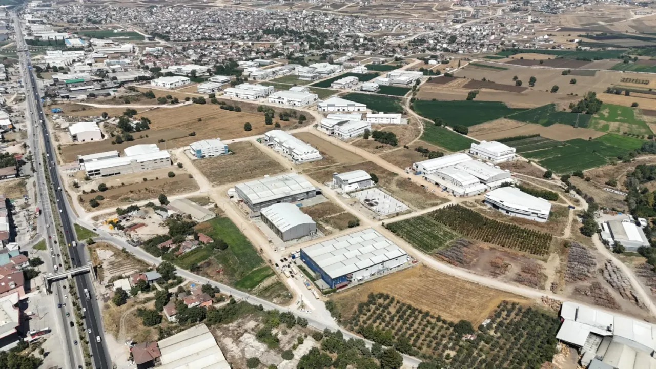 Yol çalışması İnegöl’ün sanayi bölgesinde başladı: 2,5 yıllık bekleyiş sona erdi Yol çalışması İnegöl’ün sanayi bölgesinde başladı: 2,5 yıllık bekleyiş sona erdi