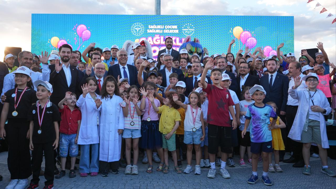 878 bin 840 çocuk sağlık elçisi oldu: Sağlıklı alışkanlıklar için eğitim verildi 878 bin 840 çocuk sağlık elçisi oldu: Sağlıklı alışkanlıklar için eğitim verildi