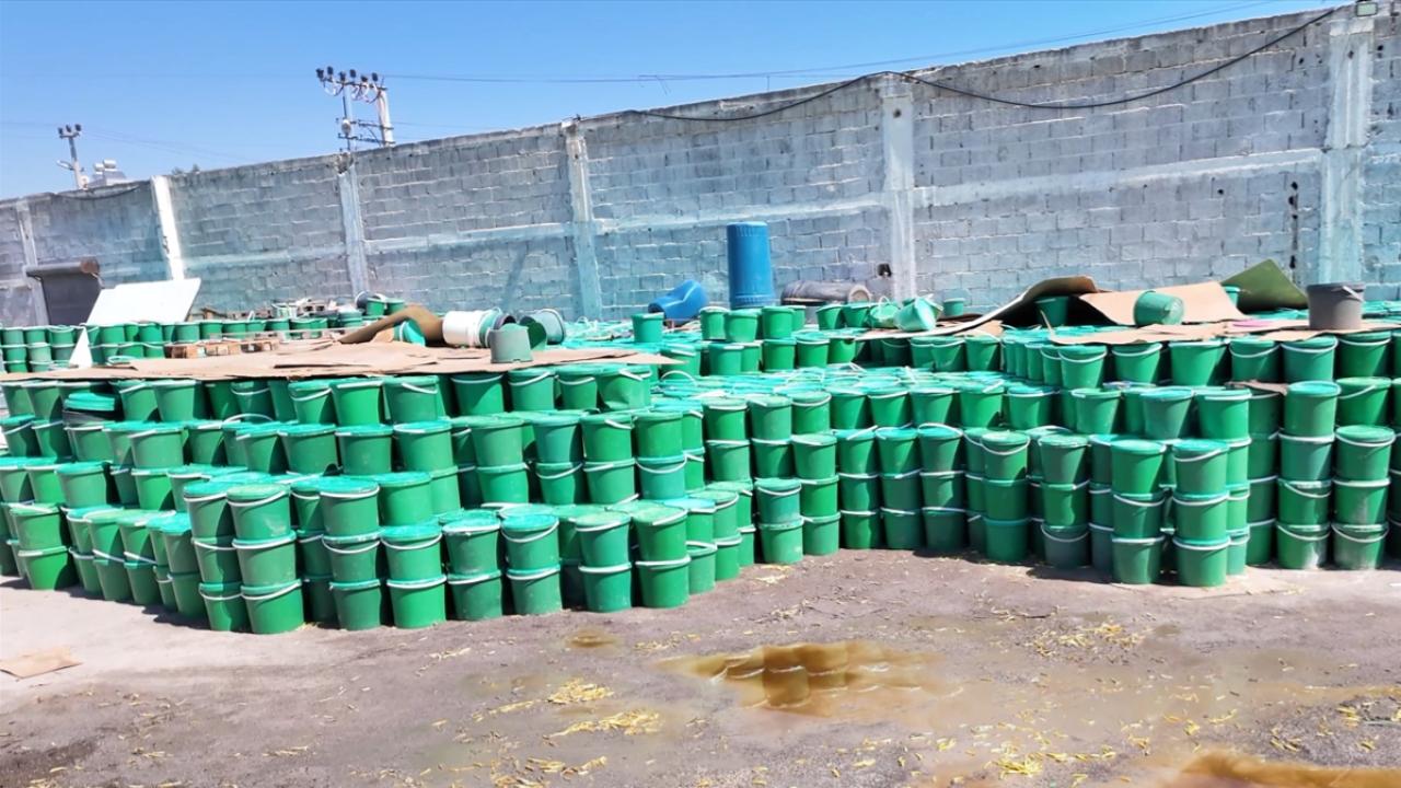 Mersin'deki sahte turşu üretimine ağır ceza: 3 bin 500 kova imha edildi