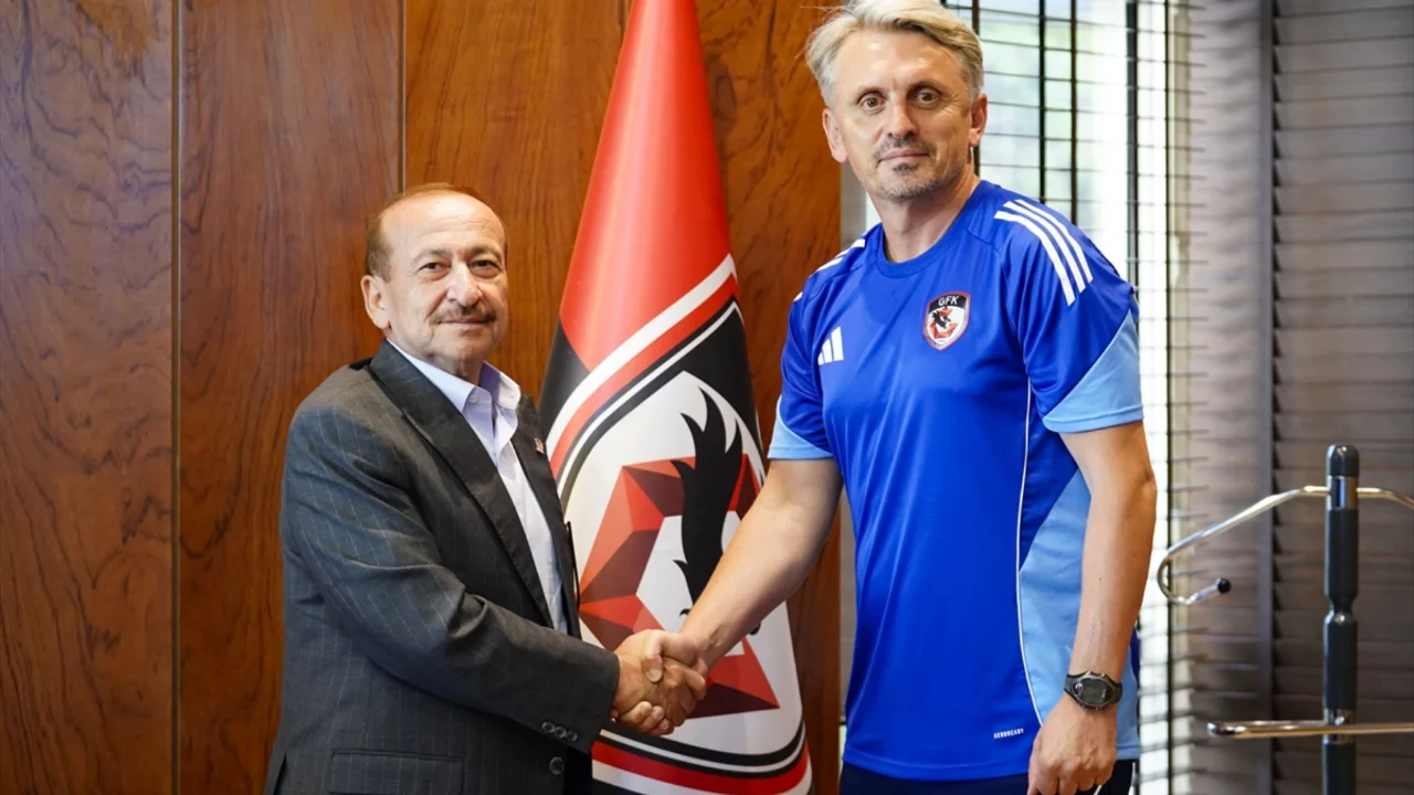 Yeni teknik direktör Orhan Ak, Gaziantep FK'da görevine başladı