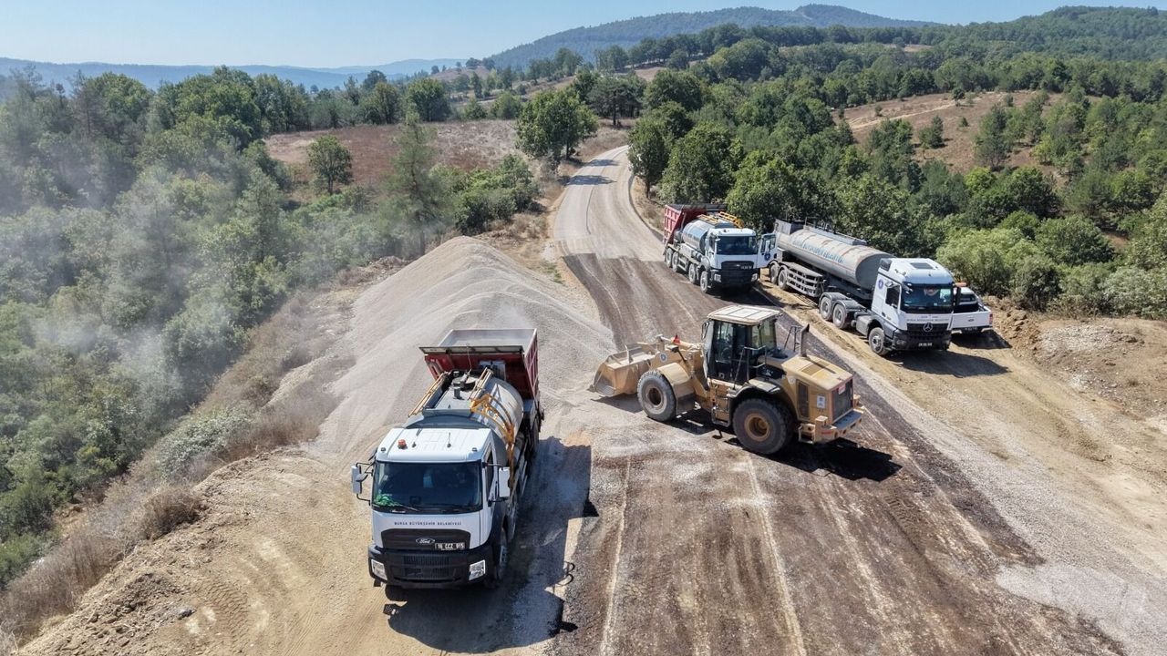 Bursa'nın 4 ilçesinde 32,5 kilometre yol yenileme çalışması başladı