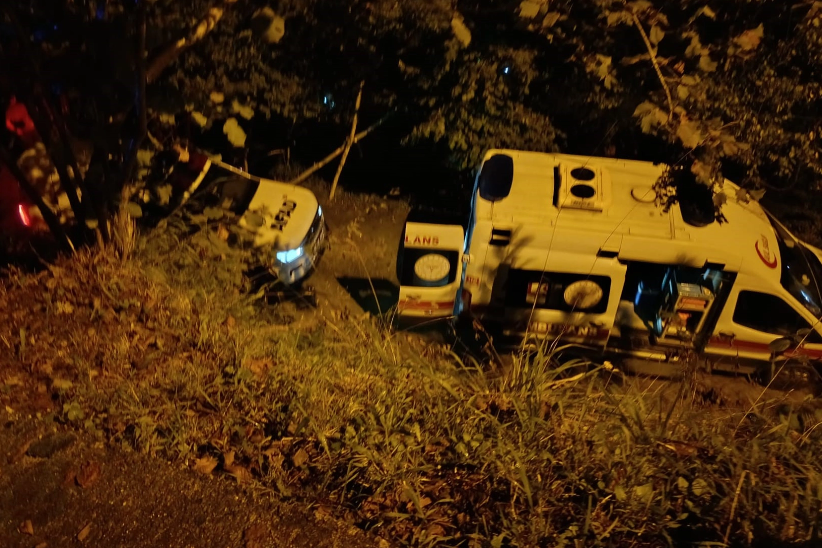 Rize'de park halindeki araç uçuruma düştü: 2 kişi hayatını kaybetti Rize'de park halindeki araç uçuruma düştü: 2 kişi hayatını kaybetti