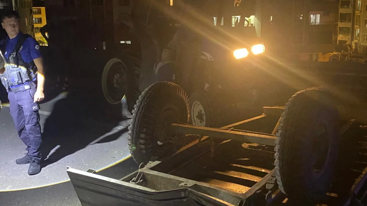 İznik'te TIR, traktöre çarptı: Traktör sürücüsü hayatını kaybetti