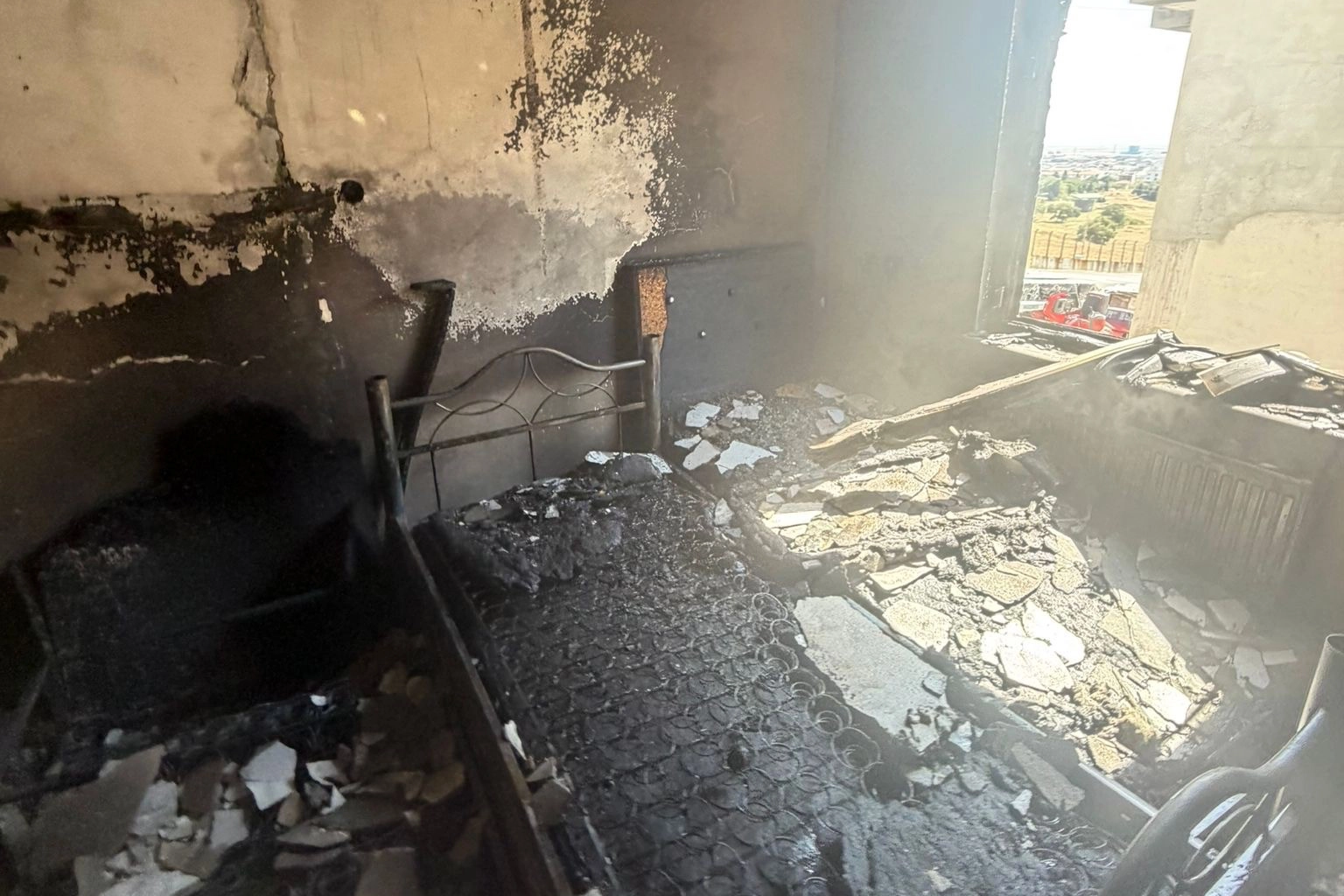 Bandırma'da apartman yangını: İtfaiye ekipleri hızlıca müdahale etti Bandırma'da apartman yangını: İtfaiye ekipleri hızlıca müdahale etti