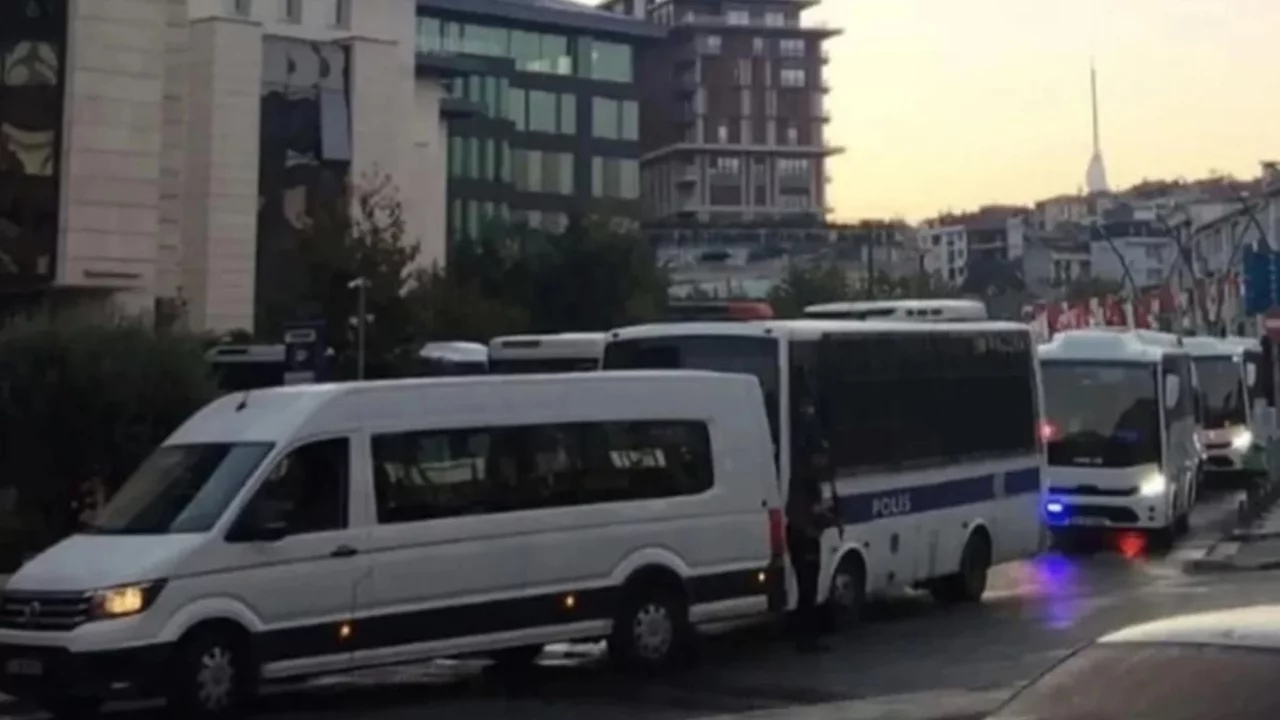 Üsküdar'da Seçim İçin Belediye Çevresinde Güvenlik Önlemleri Alındı