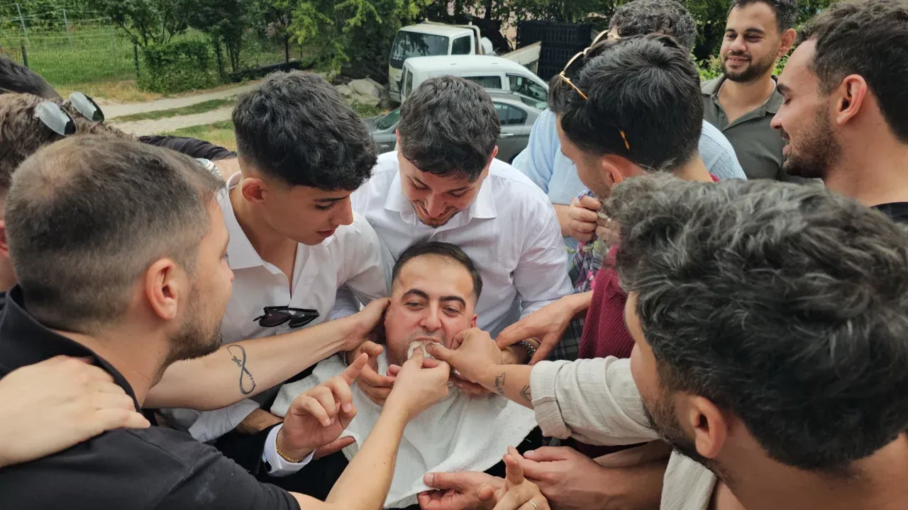 Bursa'da damat kahve yaparken gelin arabası 4 saat bekledi