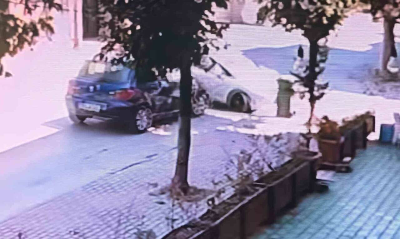 Bursa'da kafa kafaya çarpışma: 3 kişi hastaneye kaldırıldı