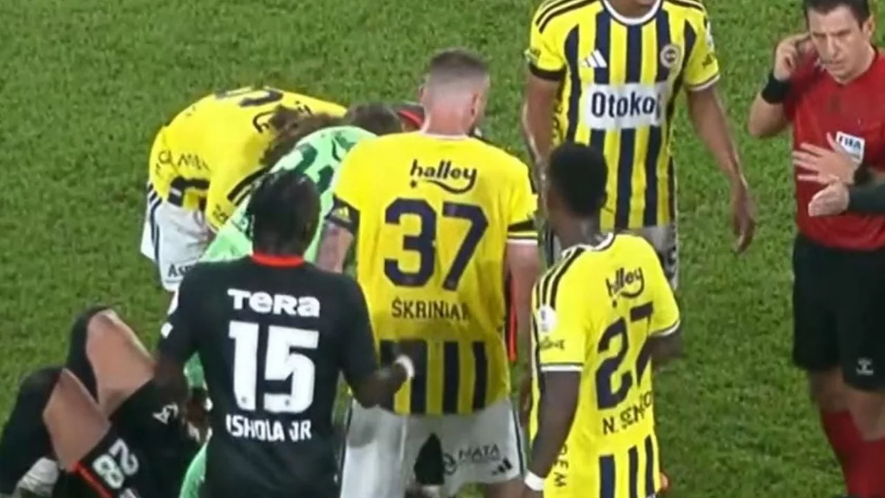 Fenerbahçe-Beşiktaş derbisinde futbolcular tartıştı