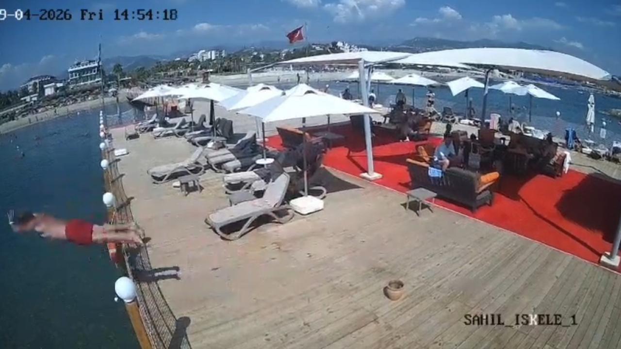 Alanya'da sığ suya atlama kazası: Bir kişi hayatını kaybetti
