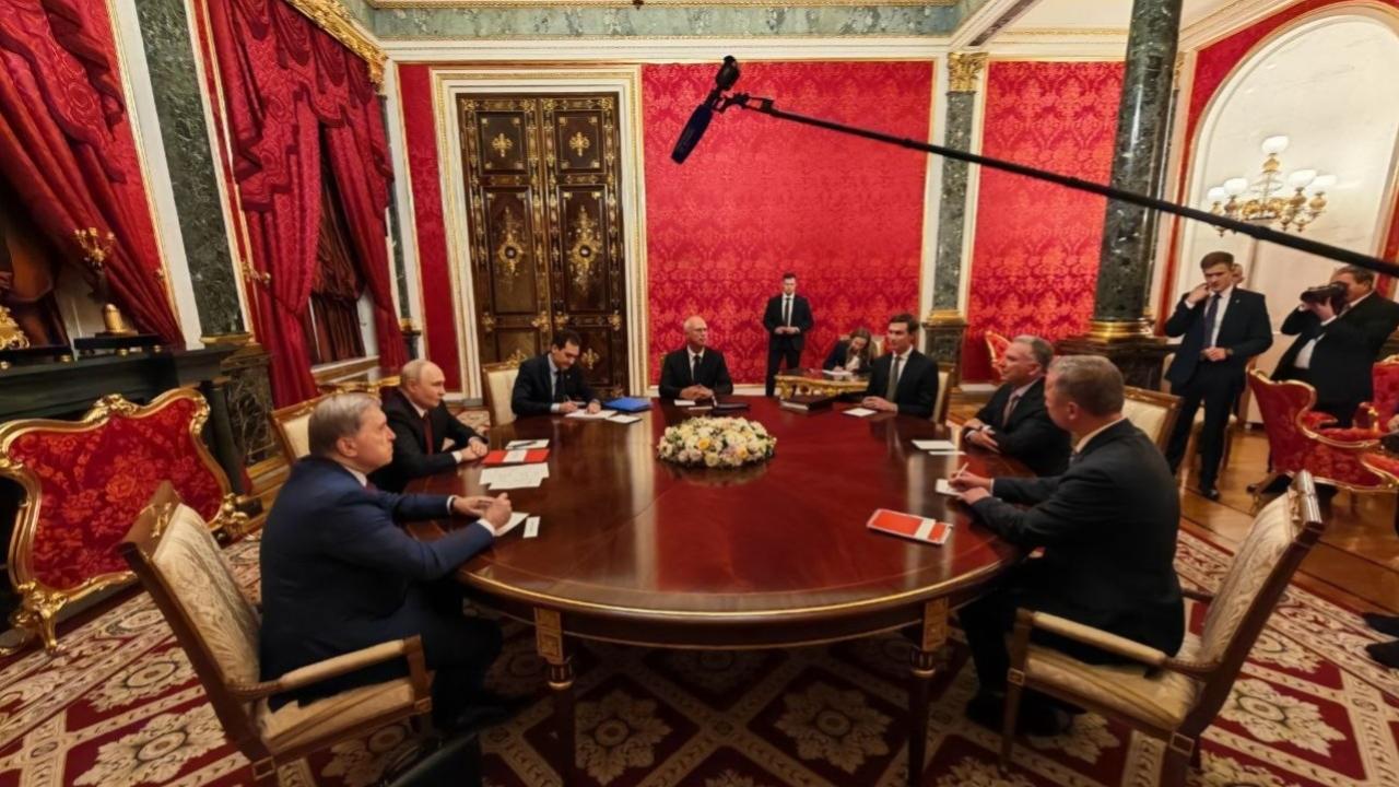 Putin, Trump'ın temsilcileriyle Moskova'da 3 saat süren görüşme yaptı