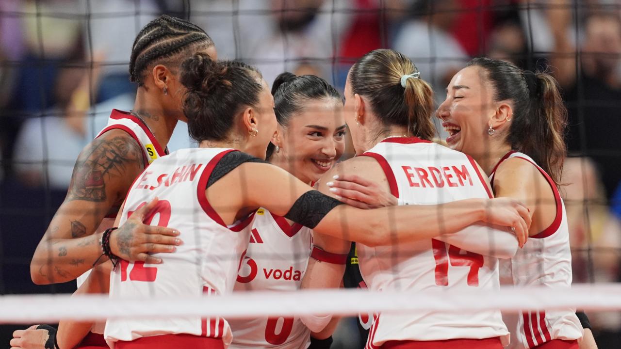 Filenin Sultanları, Sırbistan karşısında 3-0'lık zaferle finale çıktı.
