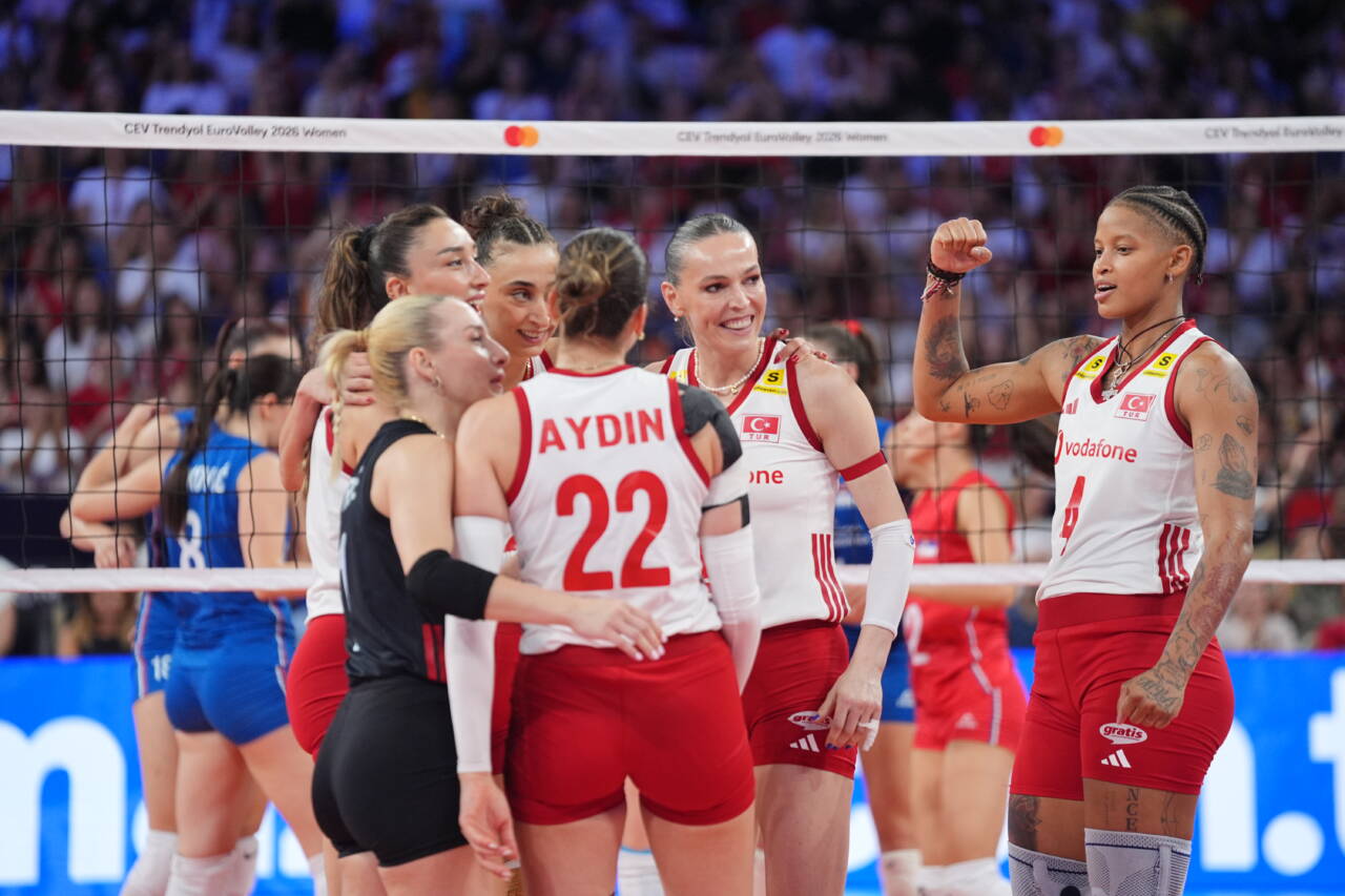 Türkiye, Sırbistan'ı 3-0 yenerek Avrupa Şampiyonası finaline yükseldi