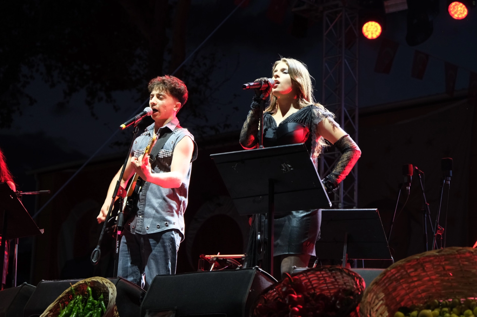 Yenişehir’in gençleri, Altın Biber Festivali’nde performans sergiledi Yenişehir’in gençleri, Altın Biber Festivali’nde performans sergiledi