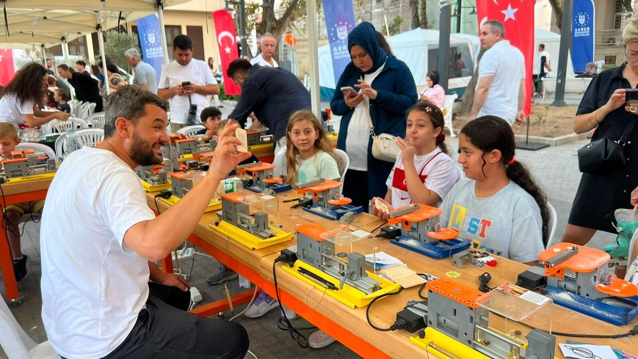 Mudanya'da Bilim Festivali: MobilFest 2026 Coşku Dolu Geçti Mudanya'da Bilim Festivali: MobilFest 2026 Coşku Dolu Geçti