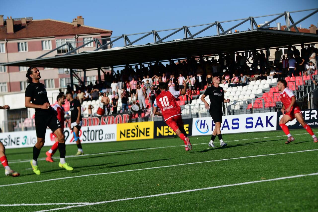 Gemlik Sümerbey, 1922 Akşehirspor'u 4-0 yenerek sezona hızlı başladı