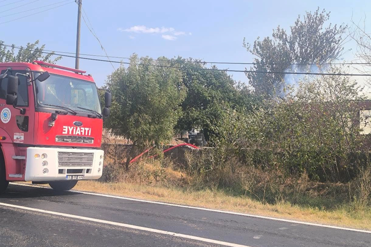 Tekirdağ'da yangın itfaiye ve çiftçilerin ortak çabasıyla söndürüldü