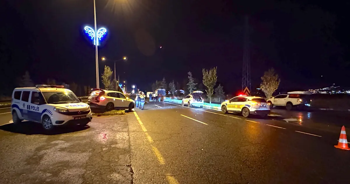 Erzurum'da motokaravan ve cip çarpıştı: 6 kişi yaralandı Erzurum'da motokaravan ve cip çarpıştı: 6 kişi yaralandı