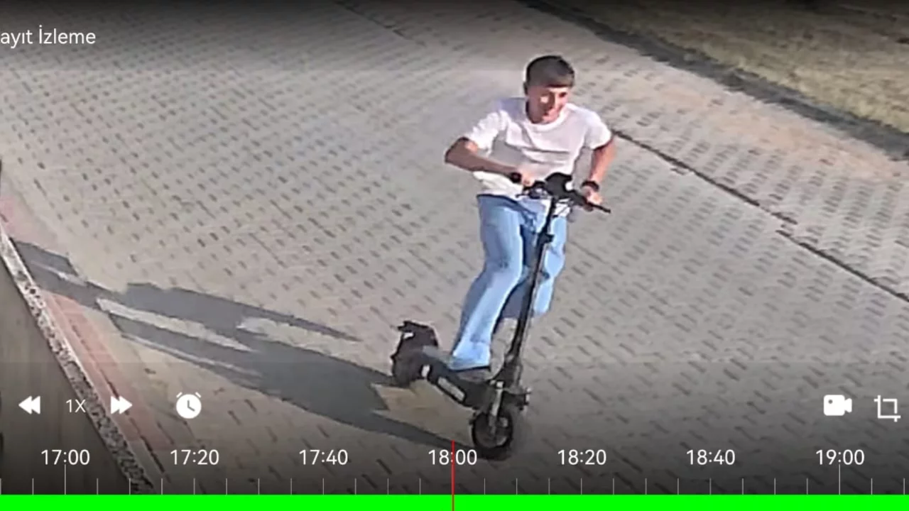 Bursa'da düğün salonu önünde hırsızlık: Scooter çalındı