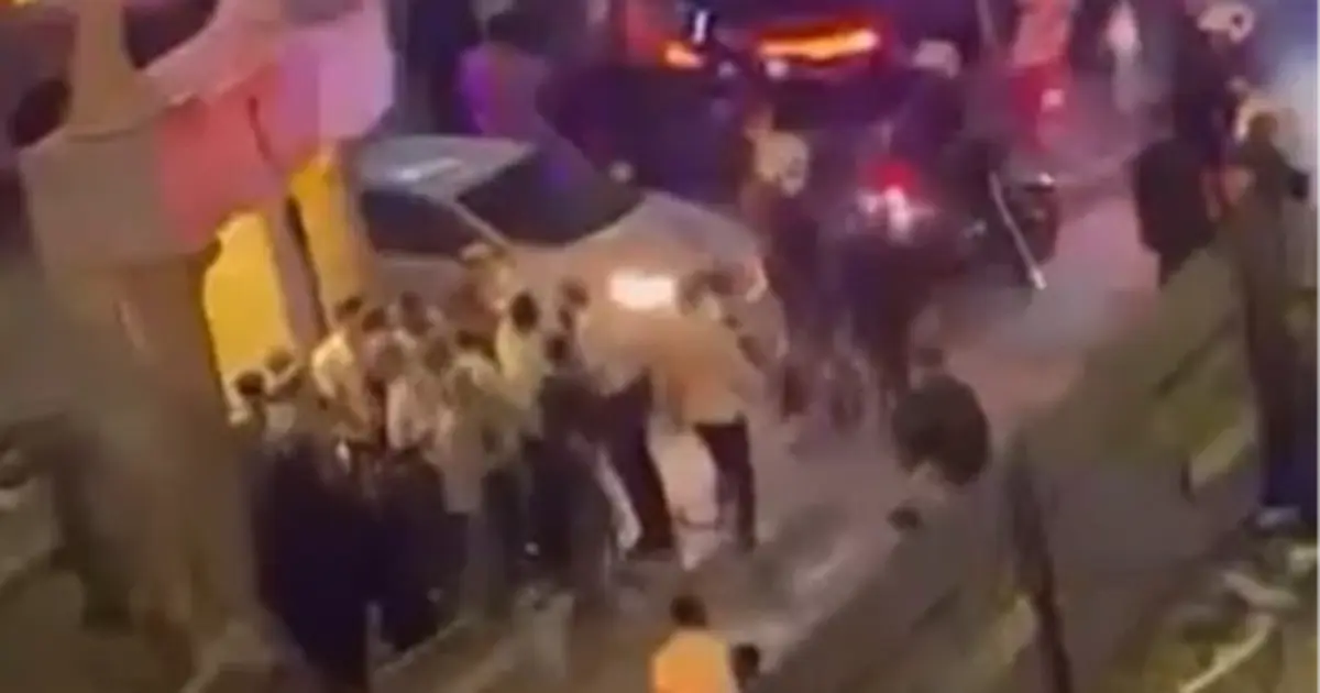 Küçükçekmece'de düğün kavgası sokağa taştı: Polis müdahale etti Küçükçekmece'de düğün kavgası sokağa taştı: Polis müdahale etti