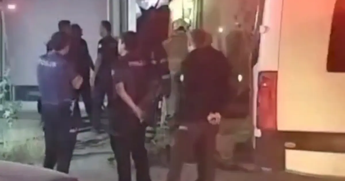 Beyaz eşya servisinde yangın: Kütahya'da maddi hasar oluştu Beyaz eşya servisinde yangın: Kütahya'da maddi hasar oluştu