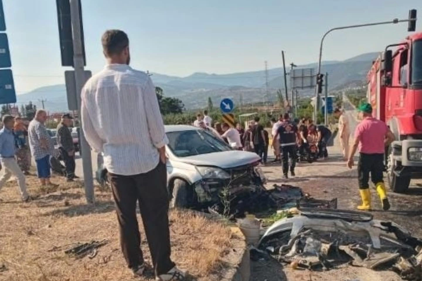 Sakarya'da hafif ticari araç ve SUV kafa kafaya çarpıştı: 6 yaralı