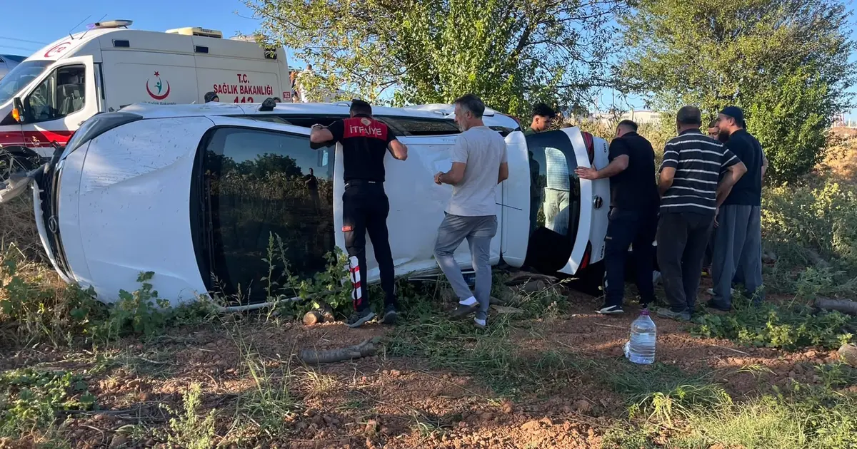 Uşak'ta iki aracın çarpışması sonucu 6 kişi yaralandı Uşak'ta iki aracın çarpışması sonucu 6 kişi yaralandı